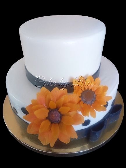 Elegáns kétemeletes esküvői torta